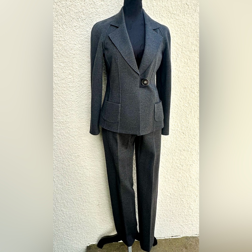 Giorgio Armani Grey Pantsuit For Woman Size Blazer : 38 Size Pants : 36